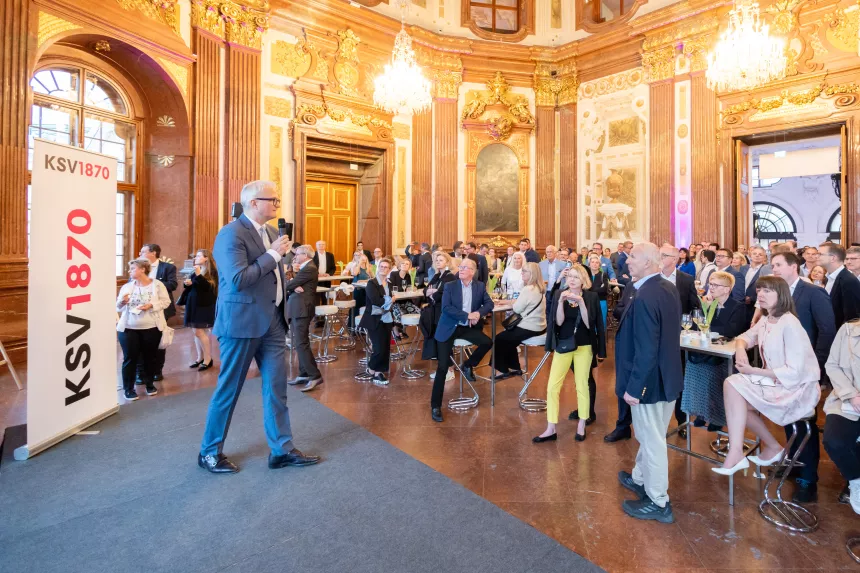 Ricardo-José eröffnet den Abend "Nachts im Museum"