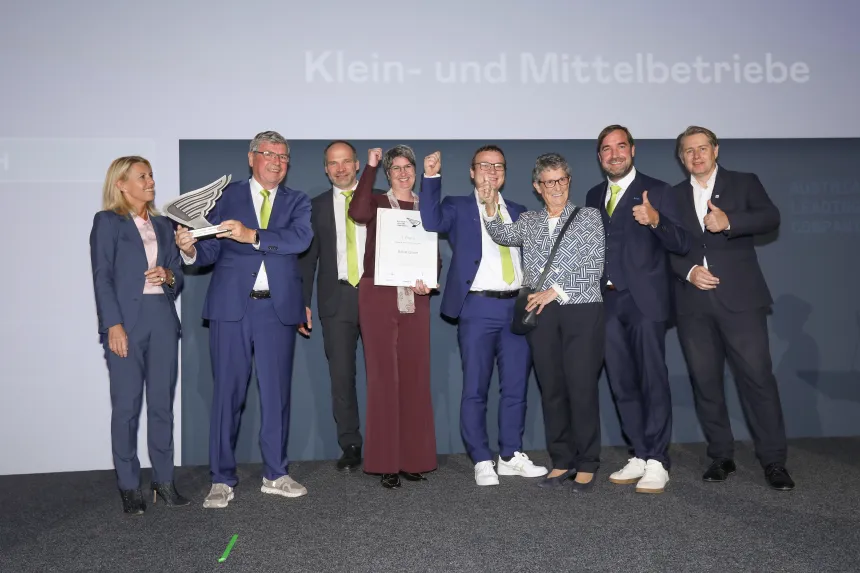 Baur GmbH nimmt den ALC-Preis für die Kategorie Klein- und Mittelbetriebe entgegen