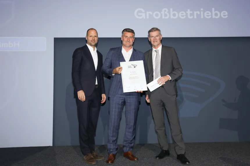 Gebrüder Weiss nimmt den ALC-Preis für den dritten Platz in der Kategorie Großbetriebe entgegen