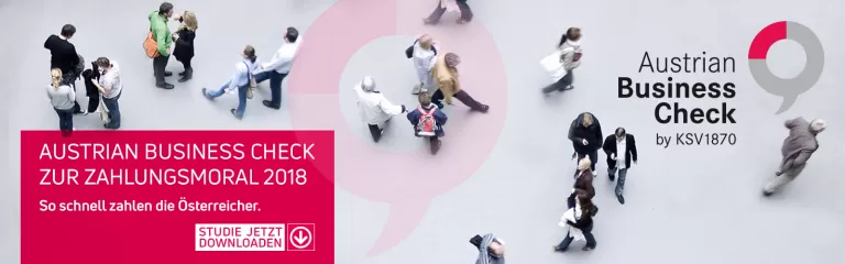 Vogelperspektive auf Menschen, Text 'Austrian Business Check zur Zahlungsmoral 2019' und Logo von Austrian Business Check