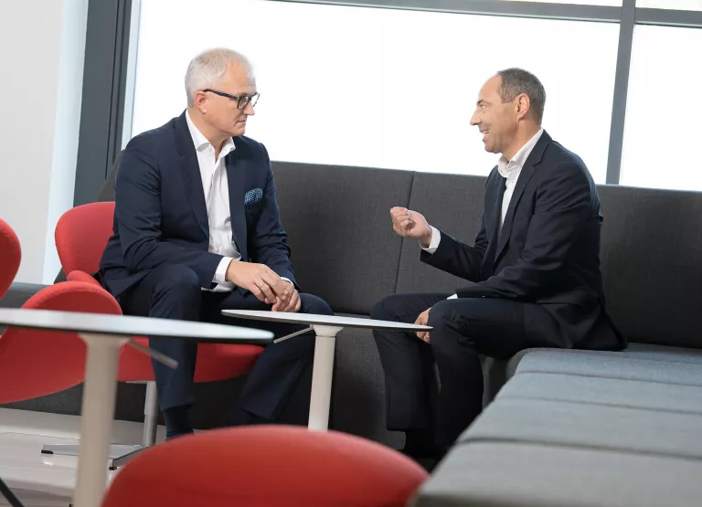 Karl-Heinz Götze und Ricardo-José Vybiral unterhalten sich