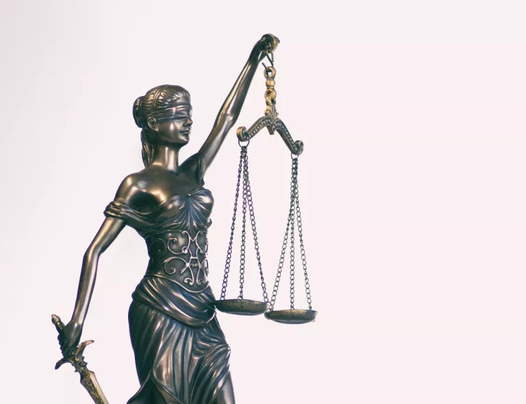justicia statue