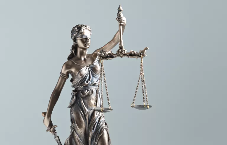 justicia statue