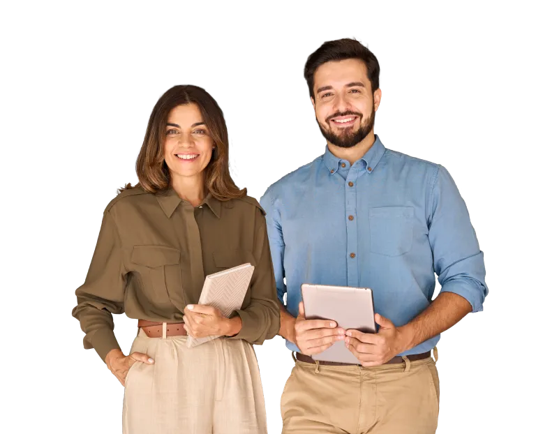 Weibliche und männliche Führungskraft lachen in die Kamera