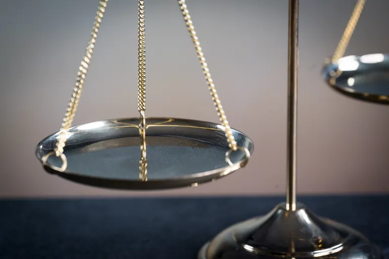   Waage der Gerechtigkeit