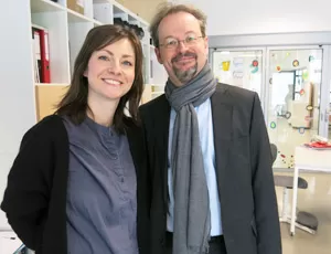 Hannes Frech; zwei "Teach For Austria-Fellows" in der Klasse.