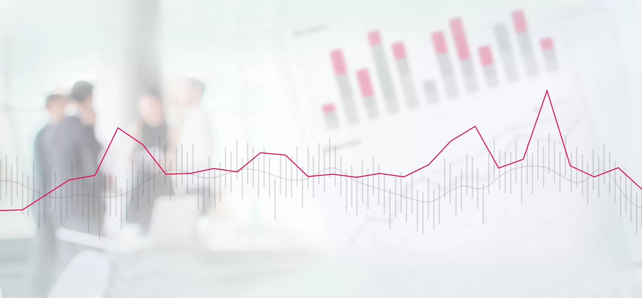 Graph mit steigender Kurve vor verschwommenen Personen in einem Büro